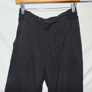 lululemon Beyond the Studio Joggers Cropped